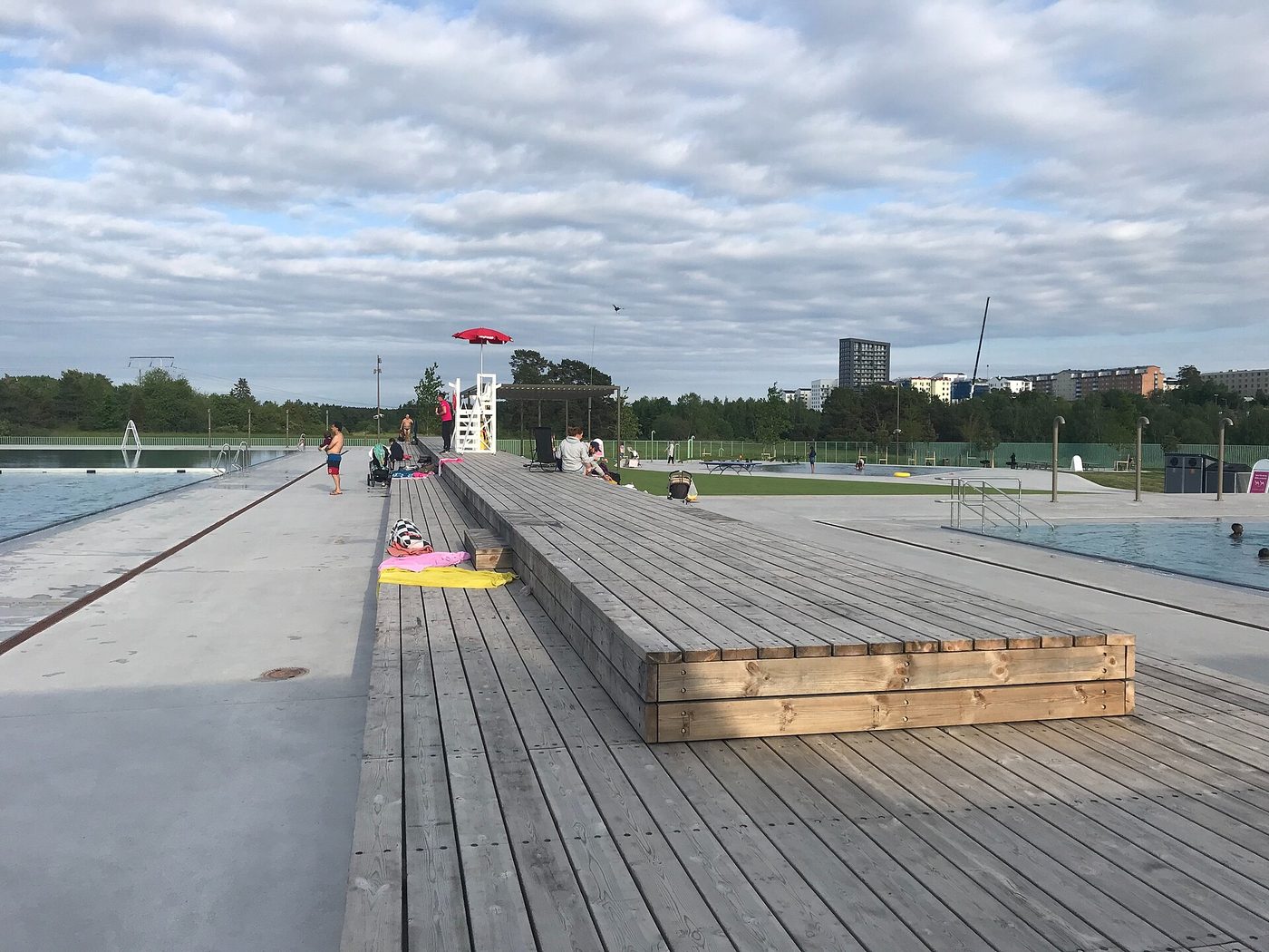 Järvabadet, utomhuspooler åt Frijo
